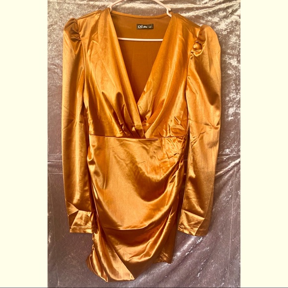 Dresses & Skirts - Orange Satin dress 🧡